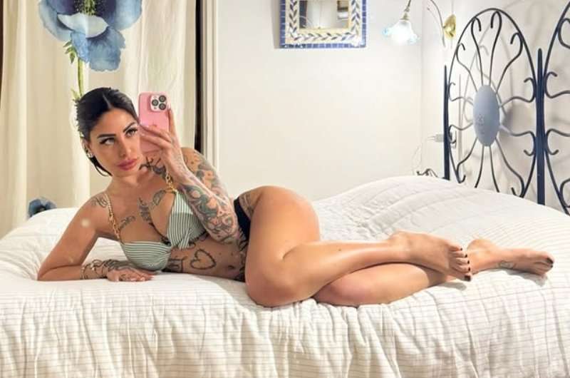 Copertina della recensione di Alessia Elle, sito riservato ai maggiorenni
