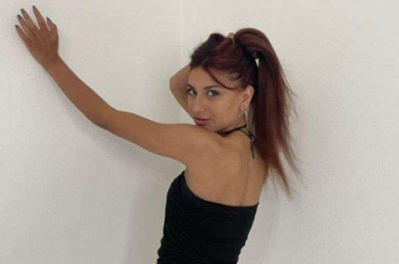 Copertina della recensione di Aria Flores, sito riservato ai maggiorenni