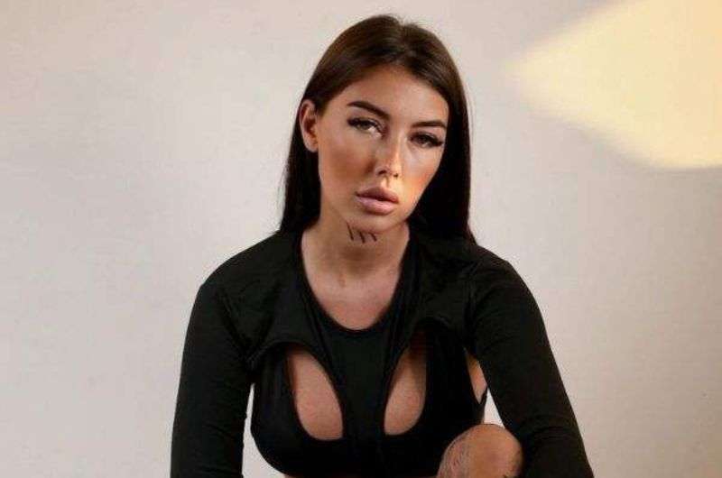 Copertina della recensione di Naomi Prandi, sito riservato ai maggiorenni