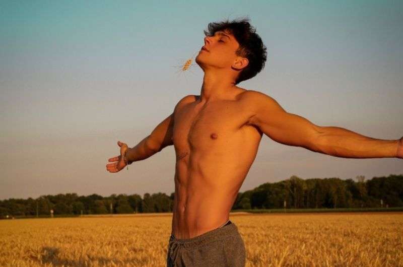 Copertina della recensione di Samuele Cunto, sito riservato ai maggiorenni