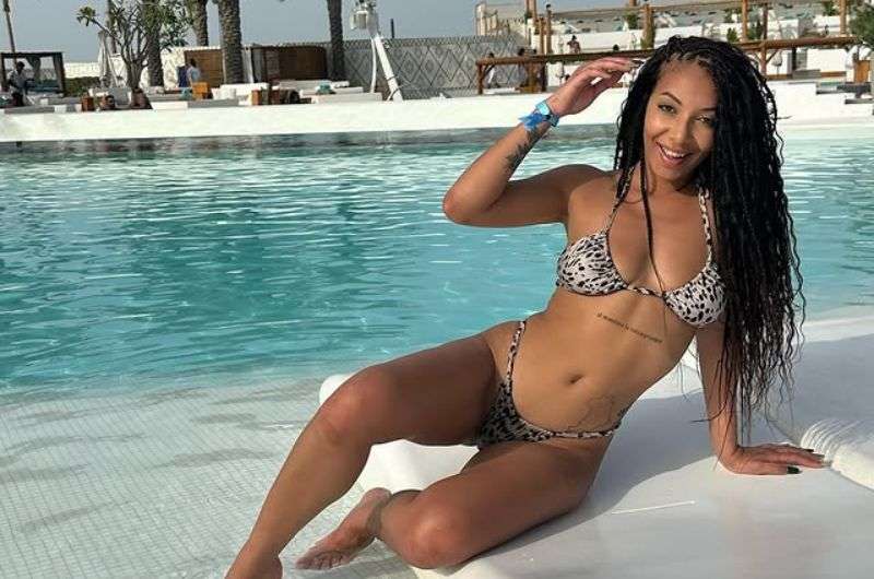 Copertina della recensione di Sara Santos, sito riservato ai maggiorenni
